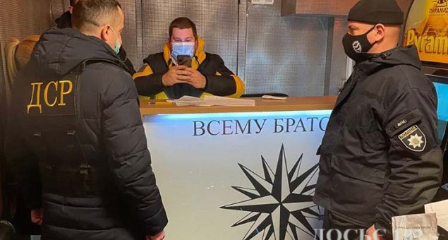 Членам злочинної організації, якою керував засуджений «авторитет», слідчі Тернопільщини оголосили підозру