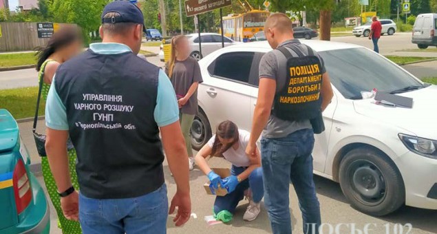 Оперативники Тернополя затримали власницю віртуального наркомагазину