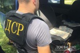 Хабарі за відпуск продукції: тернопільські поліцейські затримали керівника держпідприємства