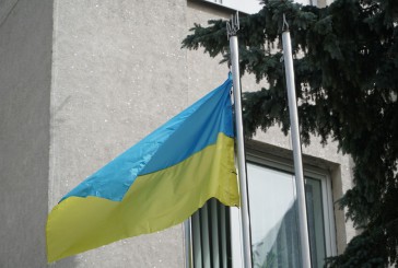 Синьо-жовтий символ України: тернопільські поліцейські урочисто підняли державний прапор