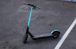 strum-scooter