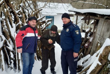 Бережанські поліцейські допомогли безпритульному місцевому жителю