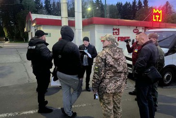 Чоловіка, який переправляв за кордон військовозобов’язаних осіб, викрили оперативники Тернопільщини