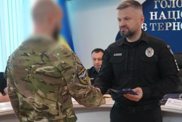 Сергій Зюбаненко вручив відзнаки п‘ятьом спецпризначенцям тернопільської поліції