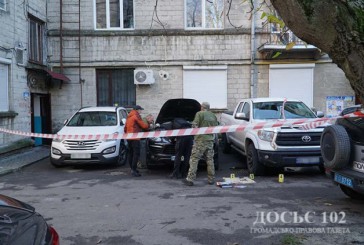Поліцейські Тернополя встановлюють обставини щодо пошкодження майна приватного підприємця