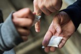 Поліцейські Тернополя зловили “на гарячому” розповсюджувача наркотиків