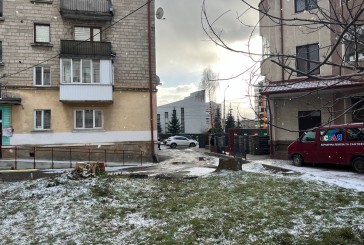 Підлітків, які у Тернополі побили чоловіка і непритомного винесли на мороз, взяли під варту