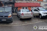 Оперативники Тернополя встановили зловмисника, який обливав невідомою речовиною чужі автомобілі