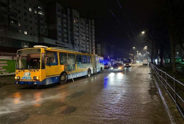 У Тернополі в тролейбусі травмувалася жінка