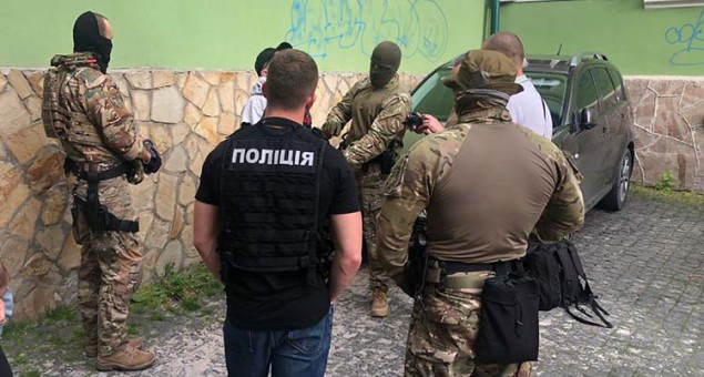 На Тернопільщині поліцейські знешкодили злочинну групу наркоторговців та вилучили психотропів на майже 10 млн гривень