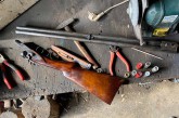 Поліцейські Тернопільщини виявили у жителя області незареєстровану зброю та набої до неї