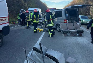 Поліцейські встановлюють причини ДТП, в якій травмувалися люди