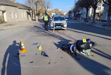 У ДТП на Тернопільщині водійка автомобіля травмувала скутериста