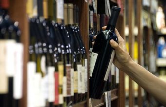 За п’ять місяців анульовано майже 500 ліцензій на торгівлю алкоголем і тютюном