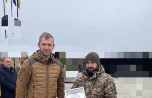Голова Тернопільської обласної ради Богдан Бутковський нагородив військових Національної гвардії України