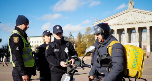 У Тернополі патрульна поліція та муніципальні інспектори перевіряють дотримання ПДР водіями електросамокатів