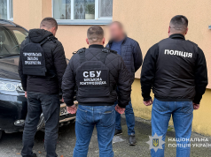 4000$ за допомогу ухилитися від призову: у Тернополі поліцейські затримали чоловіка, який вимагав гроші за допомогу з мобілізацією