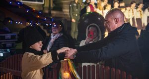 На Театральному майдані Тернополя урочисто освятили різдвяну шопку