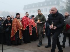 У Тернополі освятили пам’ятний Хрест на місці зруйнованого російськими ракетами будинку