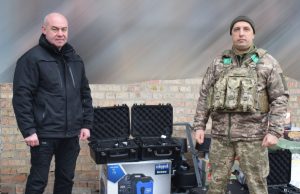 Міський голова Тернополя Сергій Надал відвідав військових на передовій та передав техніку