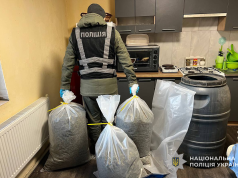 Поліцейські ліквідували нарколабораторію на Чортківщині та вилучили канабісу на понад 9 мільйонів гривень