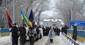 День Соборності в умовах важких випробувань, але в єдності нашого народу: на Збручі зустрілися мешканці Тернопільської і Хмельницької областей