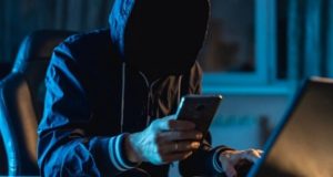 У Тернополі шахраї виманили у пенсіонерки 107 тисяч гривень, представившись працівниками поліції