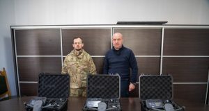 Міський голова Тернополя передав для потреб захисників три квадрокоптери DJI Mavic 3E