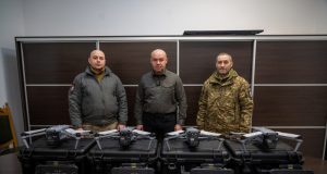 Міський голова Тернополя Сергій Надал передав для потреб захисників чотири квадрокоптери