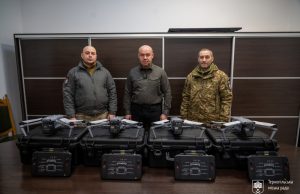 Міський голова Тернополя Сергій Надал передав для потреб захисників чотири квадрокоптери