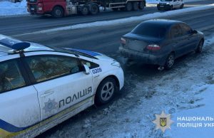 Чоловік пропонував поліцейським 500 доларів за те, аби його не доправили до ТЦК СП за порушення правил військового обліку