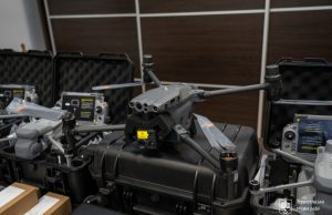 Міський голова Сергій Надал передав військовим сучасні квадрокоптери з акумуляторами