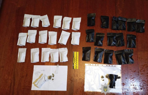 Тістечка з марихуаною: у Тернополі поліцейські в ході масштабної спецоперації затримали двох наркоділків