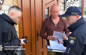 Незаконно порубані дерева на майже 5 млн грн: поліцейські Тернопільщини викрили посадовця заповідника та його спільників