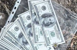 Кременчанин пропонував поліцейським 2 000 доларів за те, аби його не доправляли до ТЦК та СП за порушення правил військового обліку