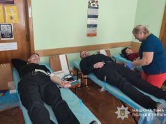 Поліцейські Збаража стали донорами крові для поранених захисників