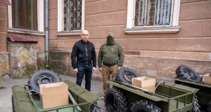 Сергій Надал передав військовим три безпілотних наземних роботизованих комплекси «Тарган 200»