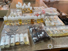 Поліцейські Тернопільщини викрили групу осіб, які реалізовували по всій Україні рідини для вейпів сумнівної якості