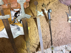 На Тернопільщині поліцейські провели масштабну спецоперацію з викриття незаконного обігу зброї: сімом фігурантам повідомили про підозру