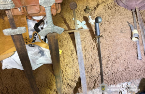 На Тернопільщині поліцейські провели масштабну спецоперацію з викриття незаконного обігу зброї: сімом фігурантам повідомили про підозру