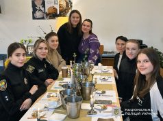 Підтримка, що надихає: для поліцейських Тернопільської області провели майстер-клас із розпису писанок