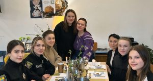 Підтримка, що надихає: для поліцейських Тернопільської області провели майстер-клас із розпису писанок