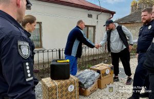 Поліцейські та волонтери підтримали родину ветерана війни з Підволочиської громади