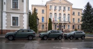 Сергій Надал передав для потреб військовослужбовців три позашляховики