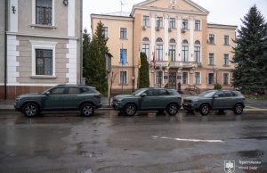 Сергій Надал передав для потреб військовослужбовців три позашляховики