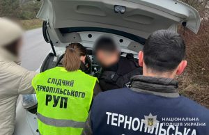 Обіцяв «вирішити» питання з ТЦК: у Тернополі оперативники поліції затримали місцевого жителя під час отримання неправомірної вигоди