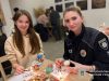 Традиція, що єднає: на Чортківщині поліцейські організували майстер-клас із розпису писанок для родин захисників