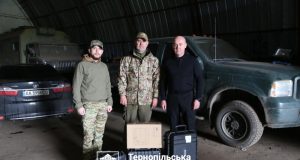 «Допомога армії від Тернополя» уже на передовій: техніка, транспорт і великодні гостинці для захисників
