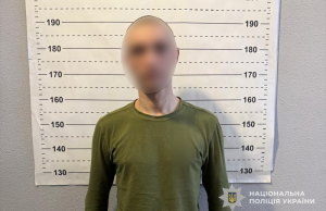 Поліцейські Тернополя затримали чоловіка, який напав на перехожого: фігуранту уже повідомили про підозру