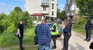 Тернопільські поліцейські затримали іноземця за незаконне зберігання вибухових пристроїв та бойових припасів